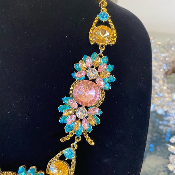 Gorgeous Statement Necklace Pin & Turquoise on Gold - Picture 6 of 16